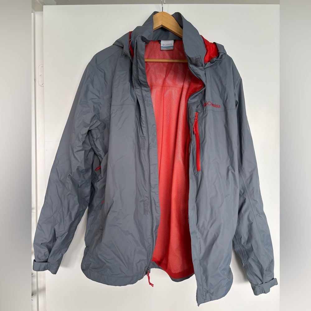 Columbia 24” PTP Men’s Omni-Tech Outdoor Shell Jacket, Gray/Orange, Size Large.